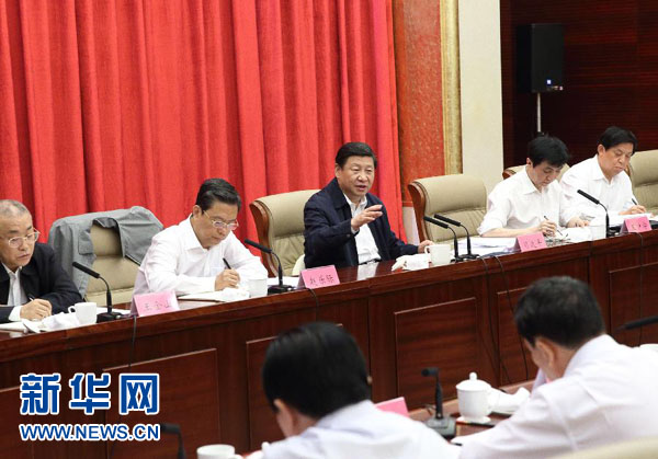 中共中央政治局常委到第一批黨的群眾路線教育實(shí)踐活動(dòng)聯(lián)系點(diǎn)出席指導(dǎo)專(zhuān)題民主生活會(huì)