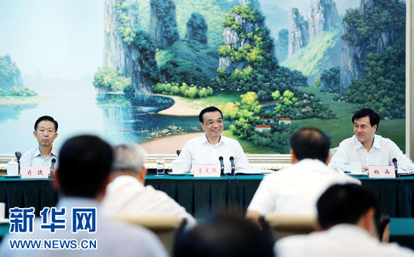 中共中央政治局常委到第一批黨的群眾路線教育實踐活動聯(lián)系點出席指導專題民主生活會