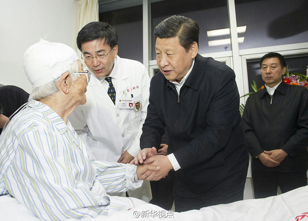 習(xí)近平看望中石化黃濰輸油管線爆燃事故受傷人員