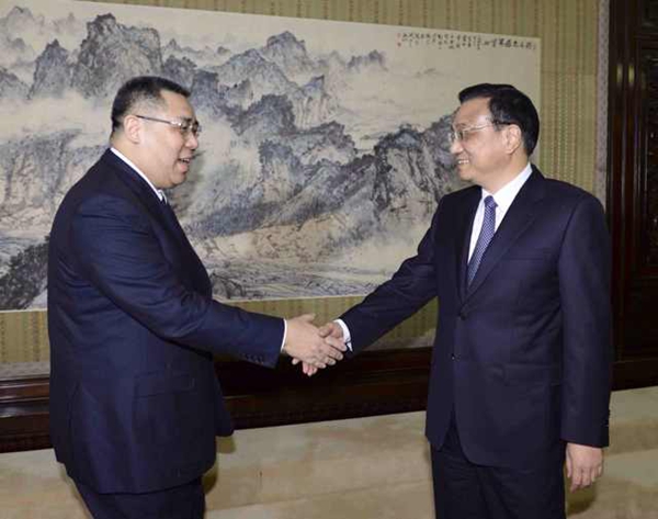 李克強(qiáng)會見澳門特區(qū)行政長官崔世安