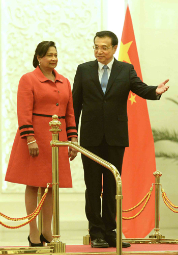 李克強(qiáng)同特立尼達(dá)和多巴哥總理比塞薩爾舉行會談