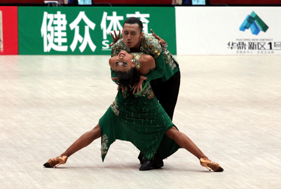 中國(guó)選手獲東亞運(yùn)動(dòng)會(huì)倫巴舞比賽冠軍