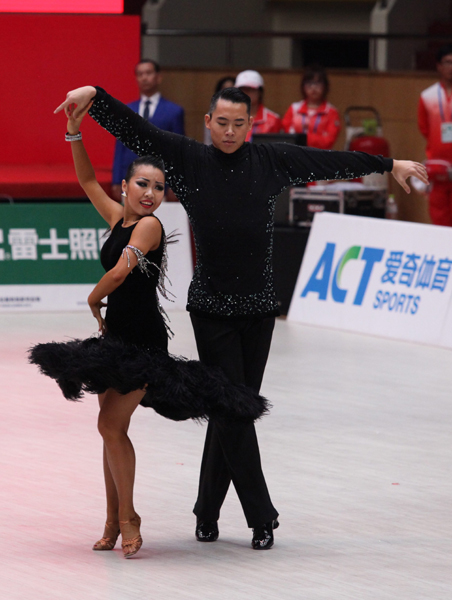 中國(guó)選手獲東亞運(yùn)動(dòng)會(huì)倫巴舞比賽冠軍