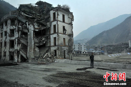 汶川地震遺址上的愛(ài)情: