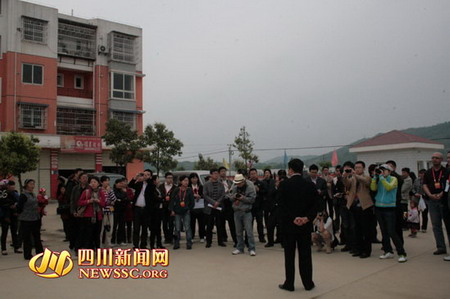 名博見(jiàn)證重建奇跡 網(wǎng)絡(luò)傳遞中國(guó)力量 全國(guó)第四屆專家博客筆會(huì)在川圓滿落幕