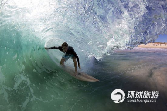 驚險(xiǎn)刺激！盤點(diǎn)世界最美沖浪地