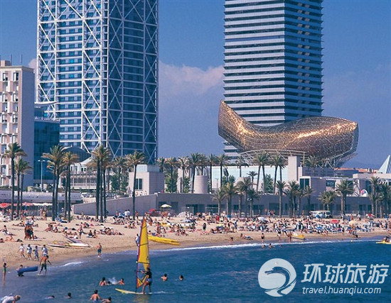 世界上最?yuàn)Z人眼球的海灘雕塑