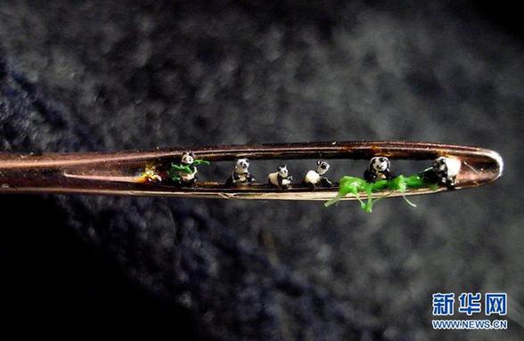 在大米粒上創(chuàng)作 微縮藝術(shù)沒有最小只有更小