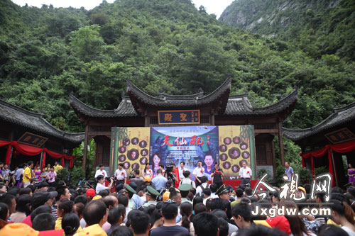 《天仙配后傳》大覺山開機 產(chǎn)后曹穎辣媽亮相