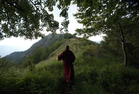 實(shí)拍世界各國隱士生活 遠(yuǎn)離社會(huì)重新審視人生