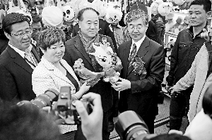 莫言：我是一個(gè)寫(xiě)小說(shuō)的農(nóng)民 望“莫言熱”降溫