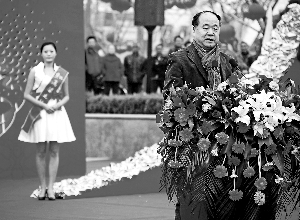 莫言：我是一個(gè)寫(xiě)小說(shuō)的農(nóng)民 望“莫言熱”降溫