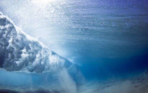 換個(gè)角度更震撼！海底看跳水宛如水晶世界