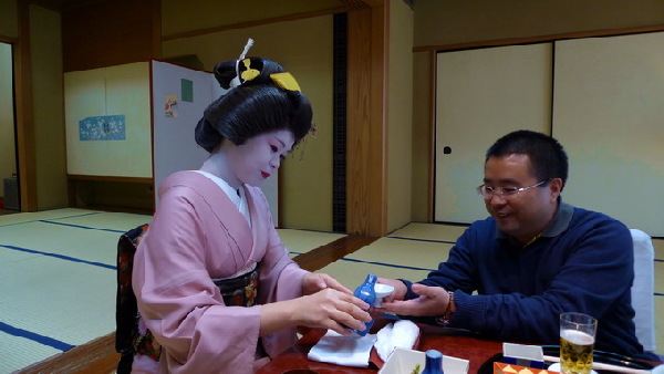 日本京都“花街”藝妓新年開(kāi)門(mén)接客