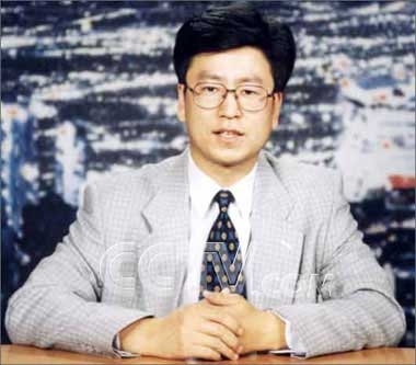 趙忠祥羅京白巖松 央視主播年輕照曝光！
