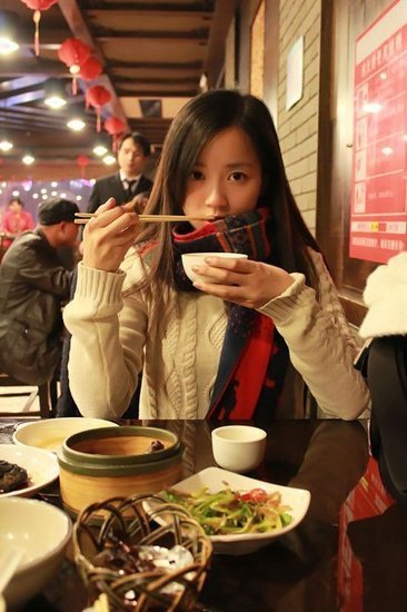 養(yǎng)眼！全國?；ㄐ２菖判邪?/></a></p>

<p>　　她們是校園里最亮眼的風(fēng)景，她們是校園里最惹人羨的對象，那些生的美麗清純的校花，是不是也曾在你的身邊出現(xiàn)過？張美琪中山大學(xué)</p>
</p>
</div>
</div>

<div   class=