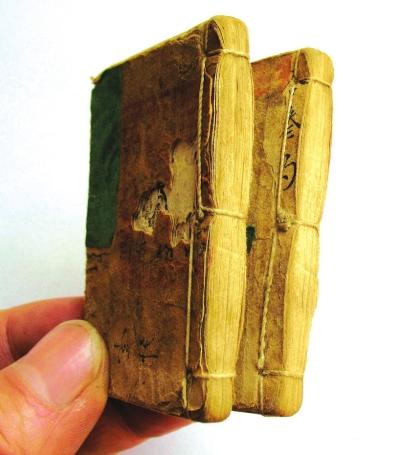 甘肅發(fā)現(xiàn)光緒時(shí)微型《四書》 或?yàn)樽鞅讜?圖)