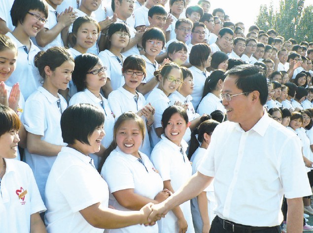 2011年大學(xué)生志愿服務(wù)西部計劃兵團服務(wù)團出征