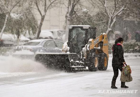 烏魯木齊連續(xù)發(fā)布道路結(jié)冰、暴雪預(yù)警