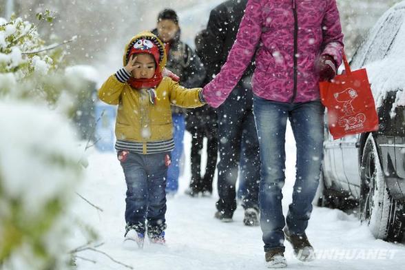 烏魯木齊連續(xù)發(fā)布道路結(jié)冰、暴雪預(yù)警