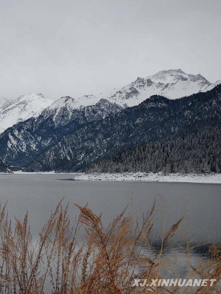 新疆天山天池冰雪風情節(jié)開幕首日 超5000人免費滑雪
