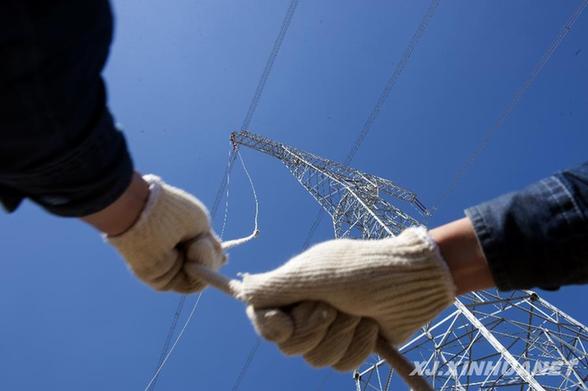 疆電外送工程實(shí)現(xiàn)“煤從空中走、電送全中國(guó)”