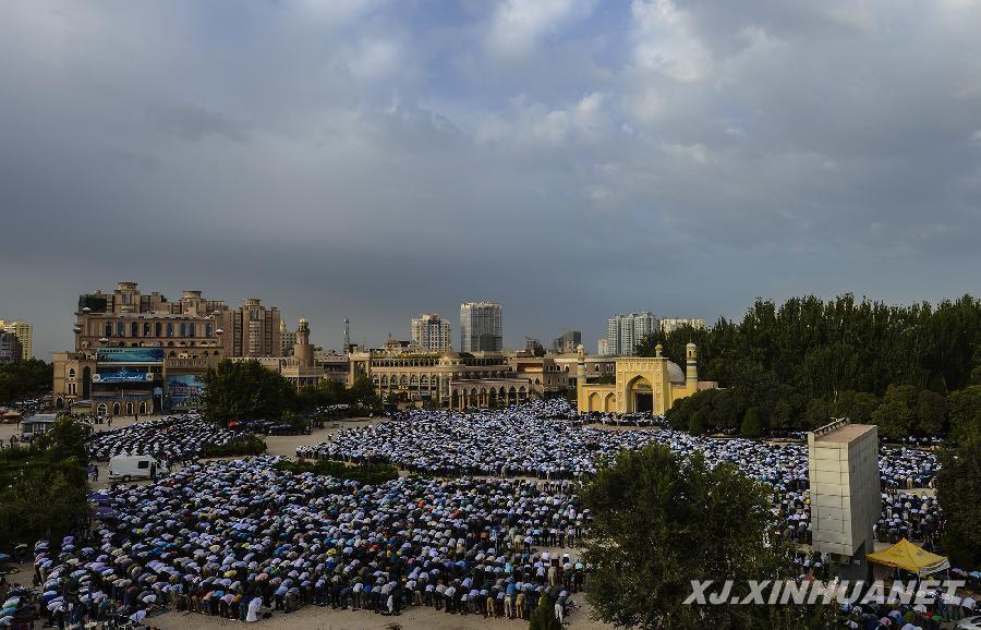 新疆各族穆斯林群眾喜迎開齋節(jié)
