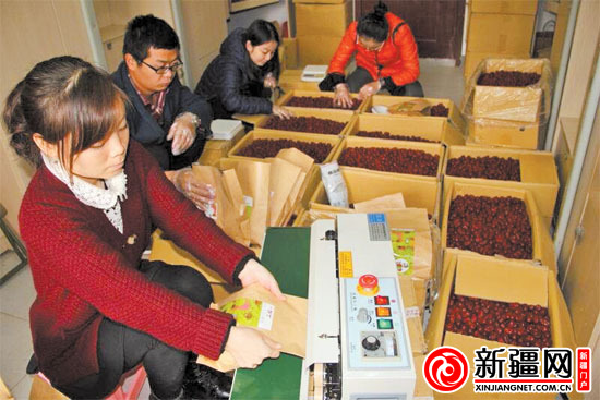 新疆籍女碩士重慶校園賣(mài)家鄉(xiāng)紅棗