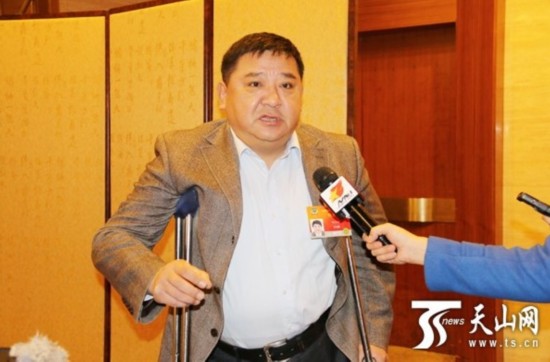 住疆全國政協(xié)委員胡志斌：微信群是收集民情民意的“好幫手”