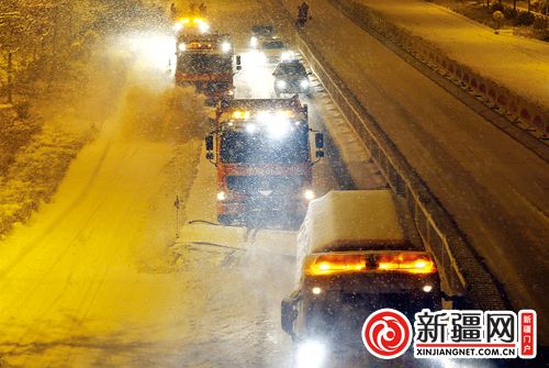 烏魯木齊200多臺(tái)清雪機(jī)30多臺(tái)趴窩 6.6萬噸冰雪清出城