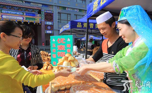 焉耆縣：“一元吃美食”活動(dòng)吸引6萬(wàn)名游客