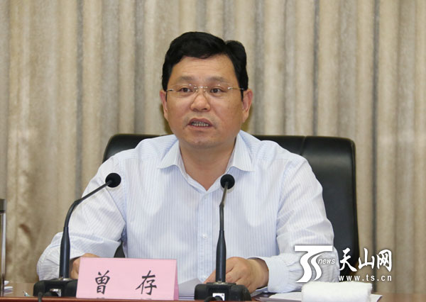 喀什啟動(dòng)縣處級以上領(lǐng)導(dǎo)干部“三嚴(yán)三實(shí)”專題教育活動(dòng)