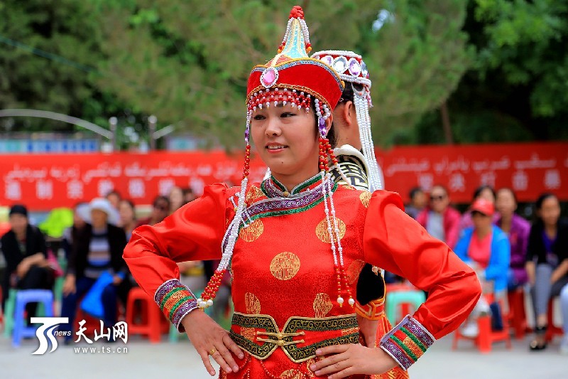 新疆博湖縣：社區(qū)居民大舞臺(tái)秀出民族團(tuán)結(jié)情