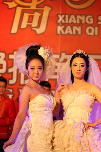 多彩假期：大學(xué)生參與暑期實(shí)踐體驗(yàn)社會(huì)