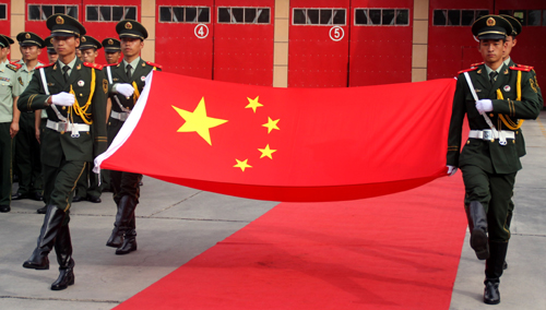 克拉瑪依：升國(guó)旗 慶“八一”