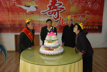 石河子大學(xué)舉行“慶重陽、祝大壽聯(lián)歡會(huì)”