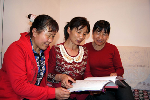 記新疆兵團(tuán)第六師共青團(tuán)農(nóng)場四連計(jì)生宣傳員張玉紅
