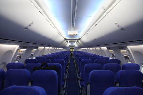 首架新疆屬地執(zhí)管B737-800型飛機今日抵烏