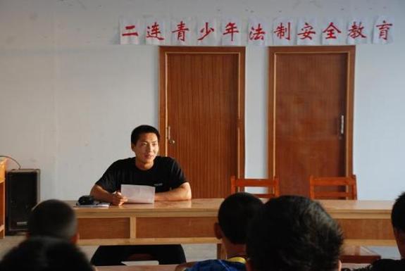 塔斯海墾區(qū)公安局刑警大隊積極開展暑期“普法送安全”活動