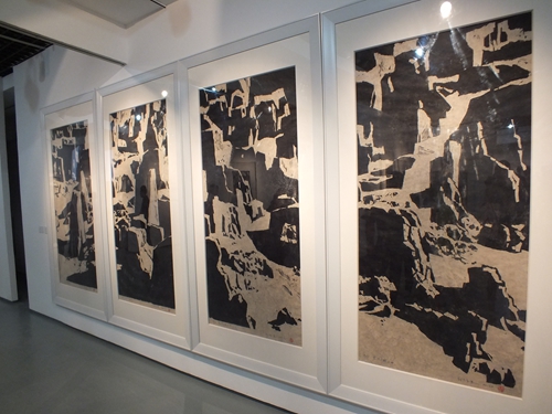 新疆首個(gè)“當(dāng)代美術(shù)館”開(kāi)館迎來(lái)首展