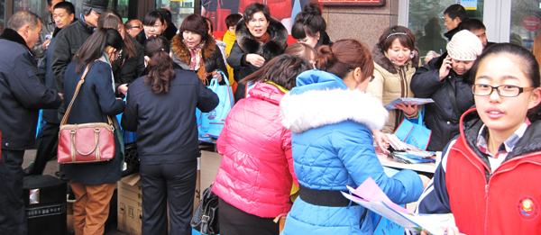 和靜縣舉行第十三個(gè)“12•4”全國(guó)法制宣傳日啟動(dòng)儀式