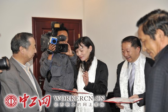 西藏工會新聞網(wǎng)開通儀式在拉薩舉行（組圖）