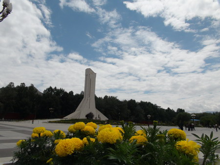 布達(dá)拉宮廣場換新裝 喜迎建黨90周年（組圖）