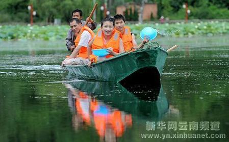 云南：湖光山色美 人在畫(huà)中游
