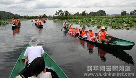 云南：湖光山色美 人在畫(huà)中游