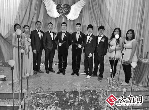 云南壯觀婚禮 1對(duì)雙胞姐妹結(jié)婚7對(duì)雙胞來捧場
