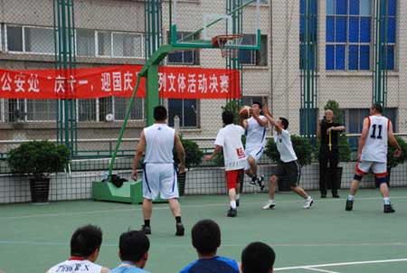 昆鐵警方系列文體活動(dòng)隆重紀(jì)念建國(guó)62周年華誕