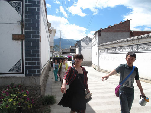 全國網(wǎng)媒記者采訪洱海湖濱新村——白族聚居村落古生村