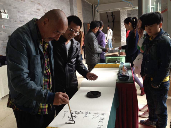 “紙面景觀：著名當(dāng)代藝術(shù)家作品展”在昆明開(kāi)展