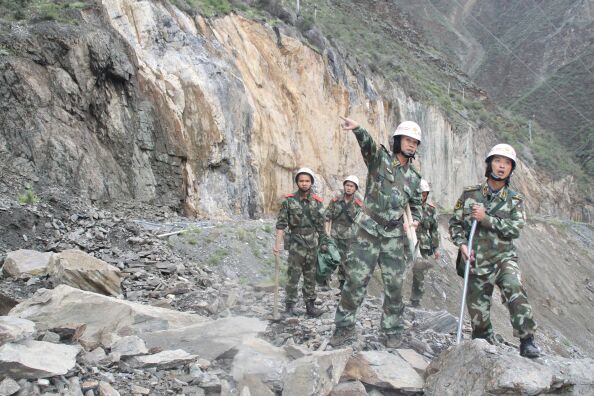 川滇交界再發(fā)5.9級地震 武警云南省總隊650名官兵第一時間增援救災